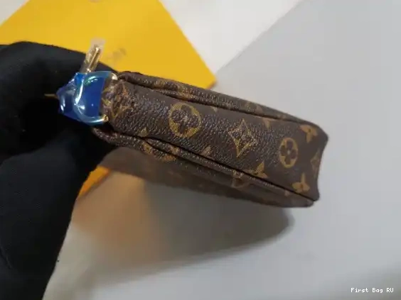 First bag MULTI EXCHANELUSIVE LOUIS DIGITAL PRELAUNCH VUITTON POCHETTE ACCESSOIRES - 0508
